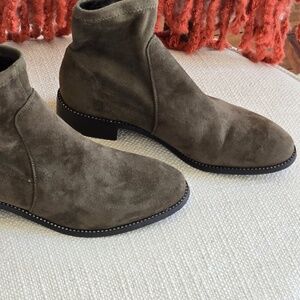 Musse & Cloud clear rhinestone accent Ankle Boots Size 7